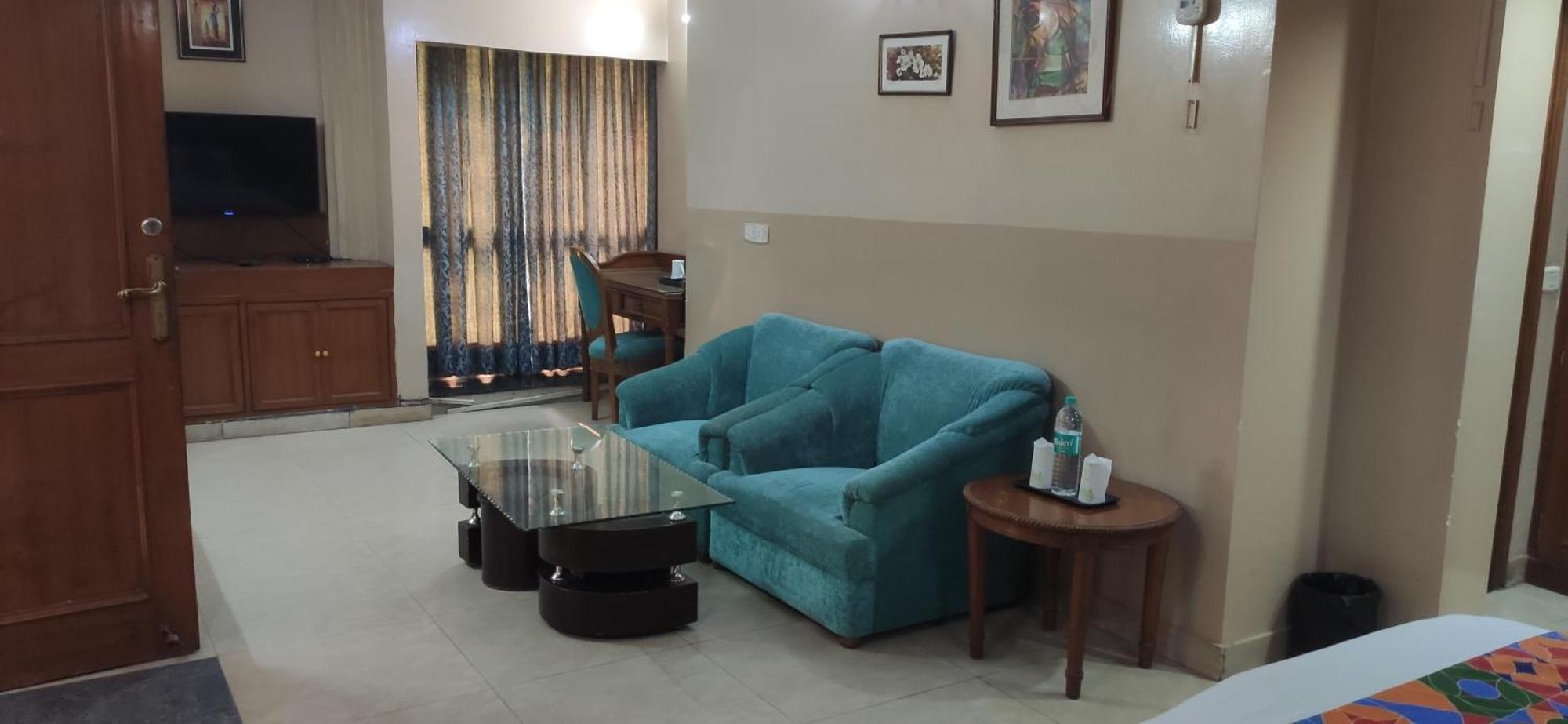 Hotel Conclave Executive Нью-Дели Экстерьер фото